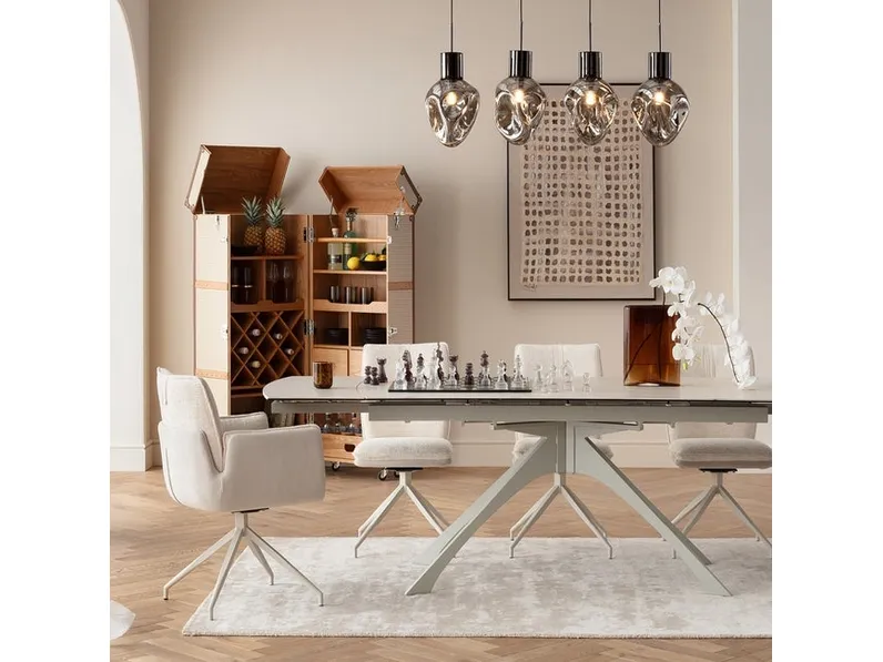 Sedia girevole in tessuto Hilla di Kare Design