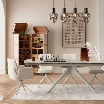 Sedia girevole in tessuto Hilla di Kare Design
