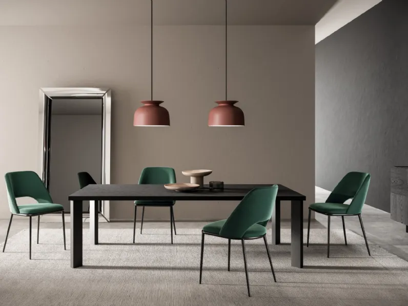 Sedia Holly in velluto con gambe in metallo di FGF Mobili