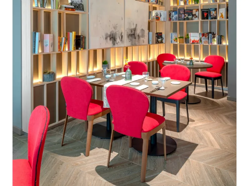 Sedia in frassino imbottita e rivestita in tessuto Milady di Horm