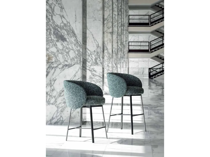 Sgabello in tessuto Hug di Frigerio