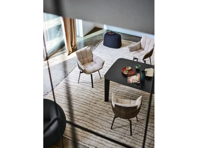 Sedia Husk in cuoio, tessuto e legno di B&B Italia