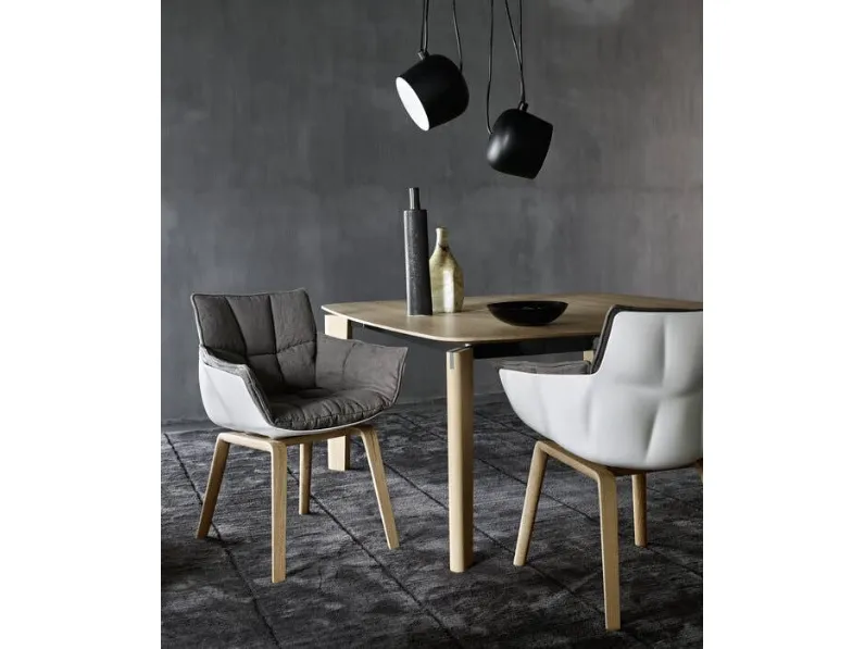 Sedia Husk in cuoio, tessuto e legno di B&B Italia