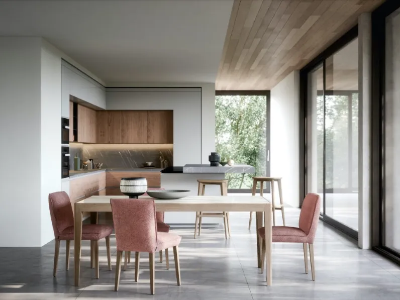 Sedia Bon Bon in tessuto imbottito e gambe in legno di Imperial Line