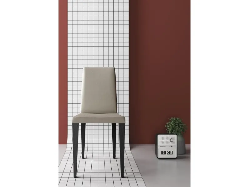 Sedia in tessuto con gambe in legno Guggenheim di Imperial Line