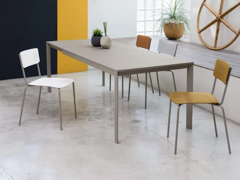 Sedia College in polipropilene con struttura in acciaio laccato Ingenia