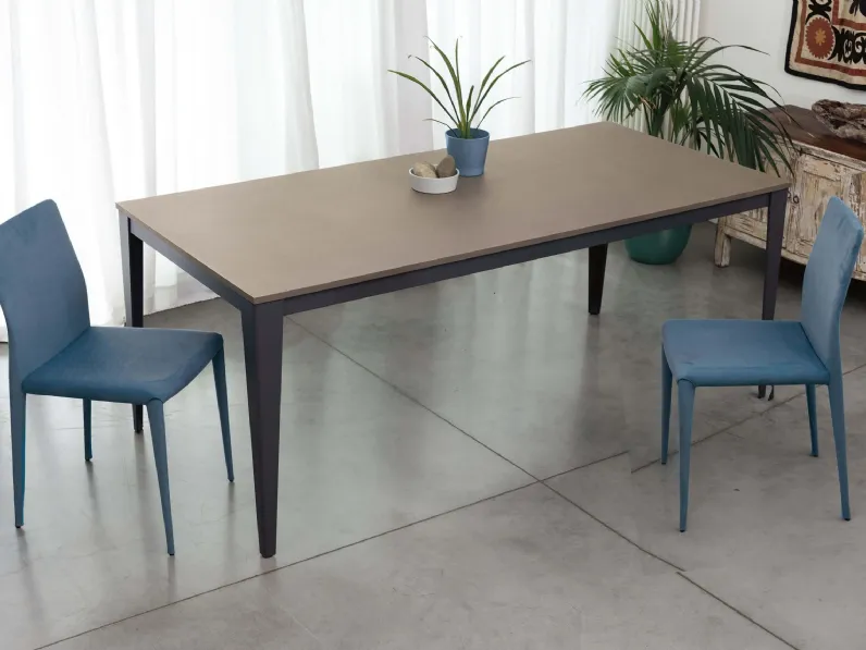 Sedia Nubia rivestita in econabuk di Ingenia