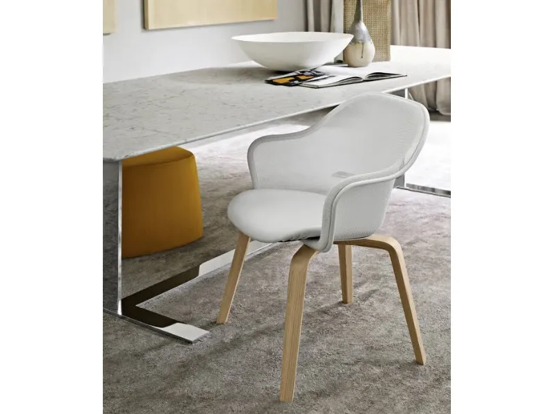 Sedia Iuta 14 con base in legno massello, scocca in rete di acciaio e seduta in pelle di B&B Italia