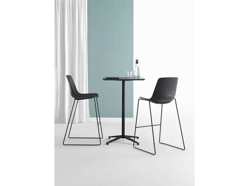 Sgabello Java Plastic in propilene e metallo di Nahu