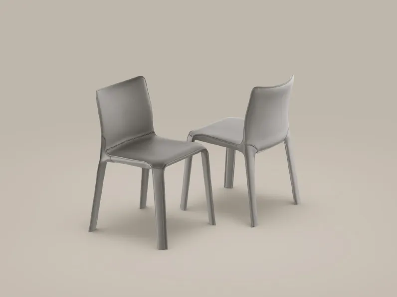 Sedia Kagura interamente rivestita in cuoio di Bonaldo