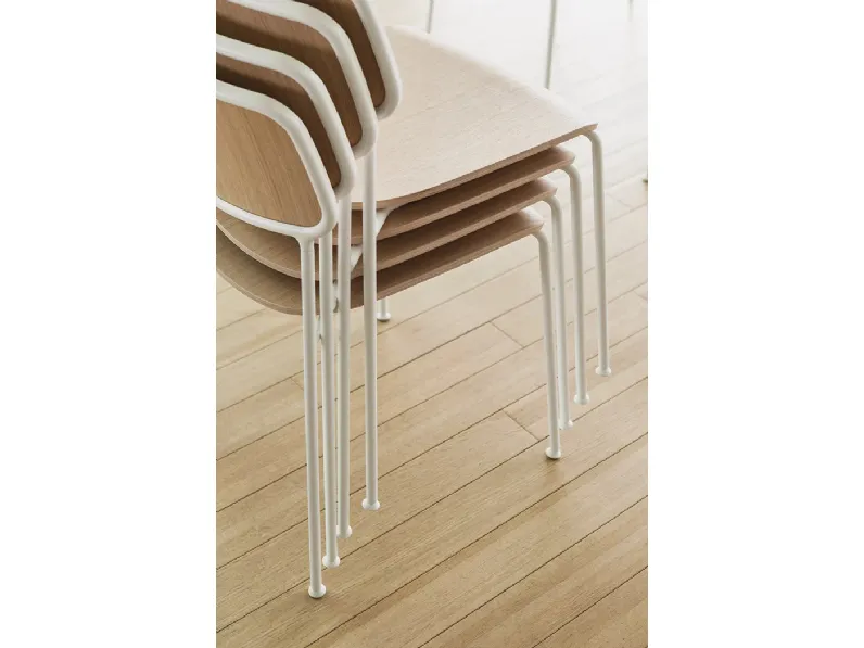 Sedia impilabile in legno Kisat di LaPalma