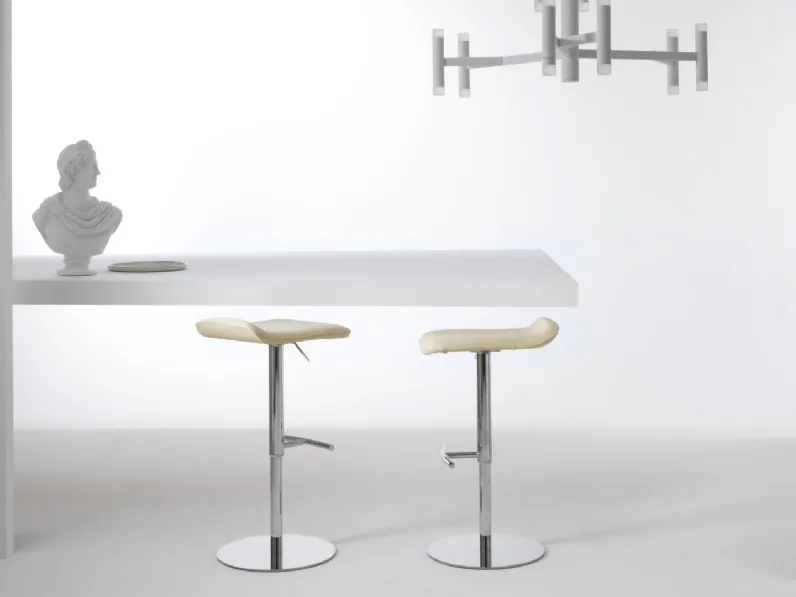 Sgabello in pelle Konga di Julia Italia