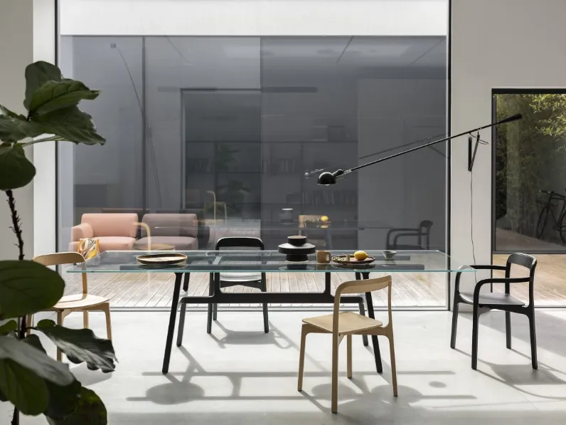 Sedia impilabile Contorna di Kristalia