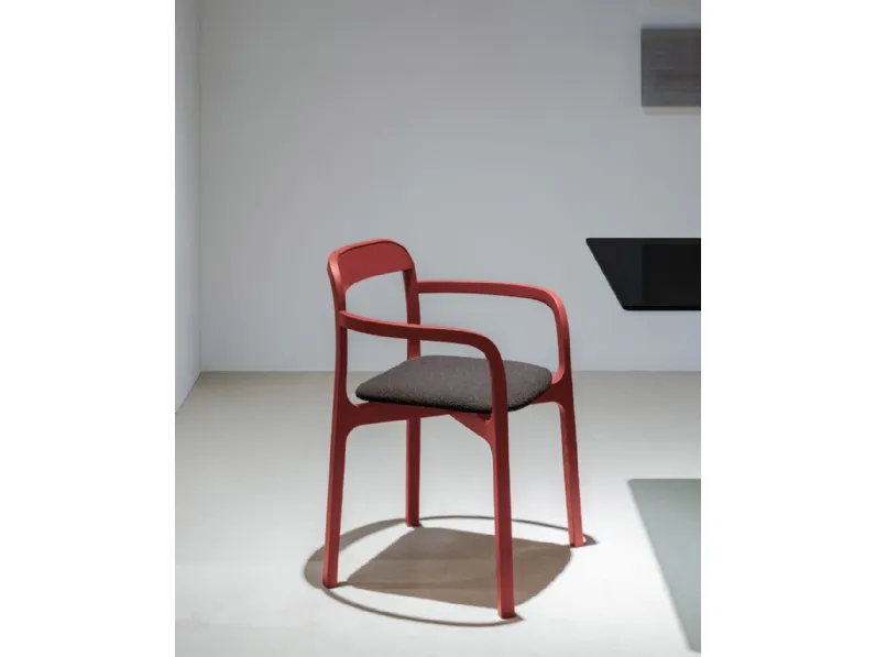 Sedia impilabile Contorna di Kristalia