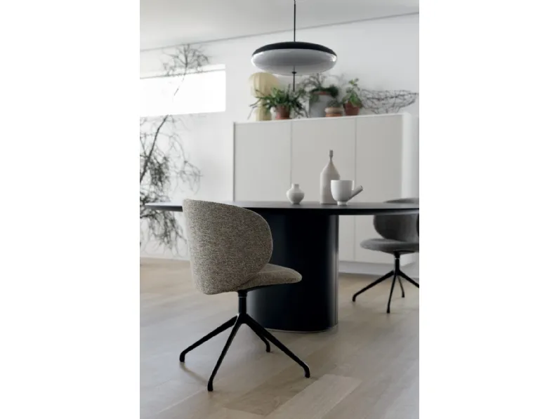 Sedia Dua in tessuto imbottito di Kristalia