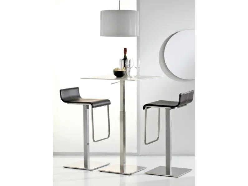 Sgabello Kuadra in pelle di Pedrali