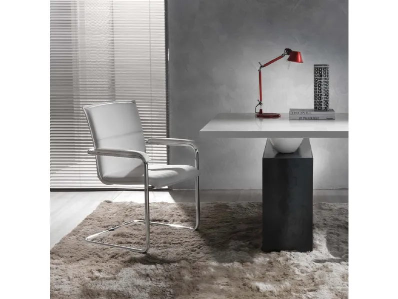 Sedia Kubica in ecopelle con base in metallo cromato di La Seggiola