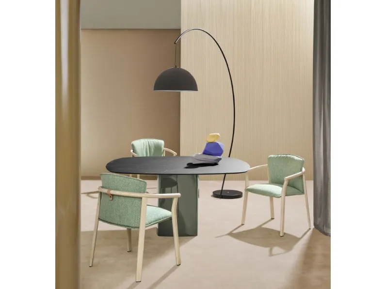 Sedia Lamorisse in tessuto e legno di Pedrali