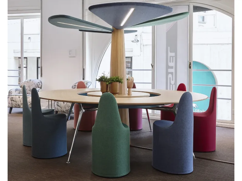 Sedia di design con schienale dalla forma ergonomica Landscape di Estel