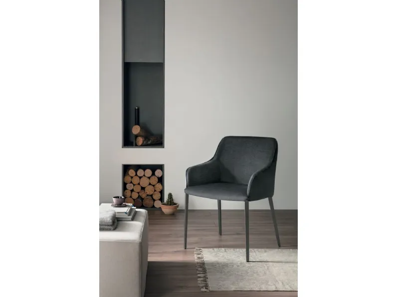Sedia con braccioli Lilium poltroncina in tessuto con gambe in metallo antracite di Sedit