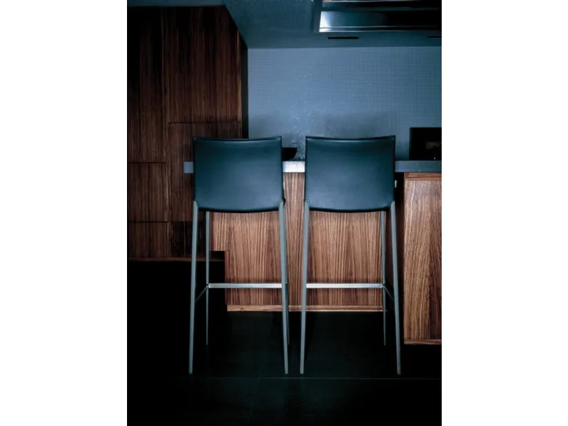 Sgabello in cuoio Lio - Leo Stool di Zanotta