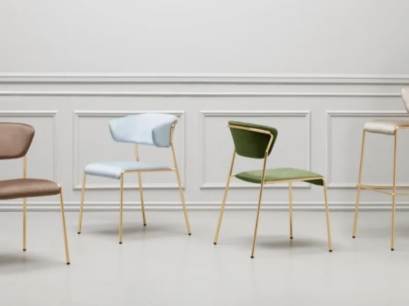 Sedia e Sgabello elegante in tessuto con struttura in acciaio finitura ottone Lisa di Scab Design
