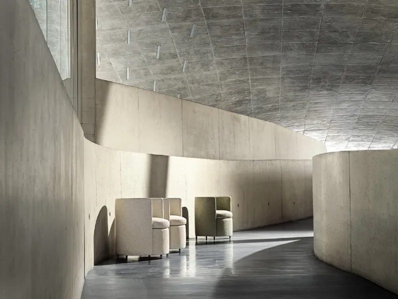 Sedia Lou in tessuto imbottito di Frigerio