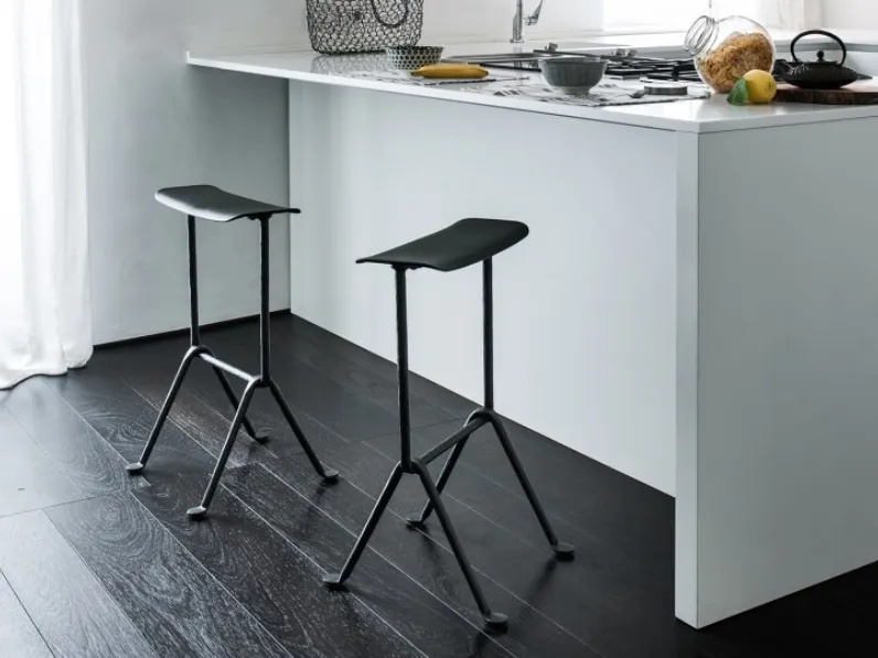 Sgabello in polipropilene e ferro Officina di Magis