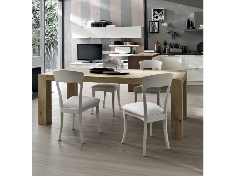 Sedia Magnolia in legno laccato con seduta imbottita di Le Fablier