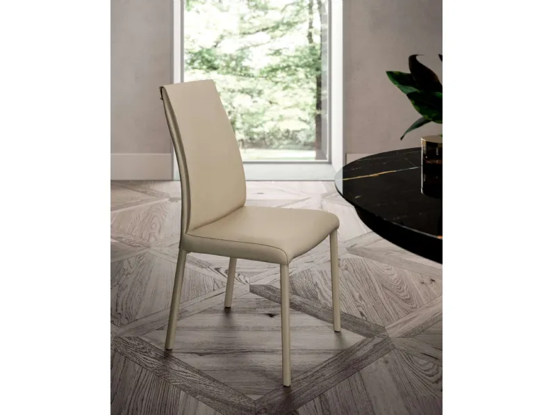 Sedia imbottita Megan di Ozzio