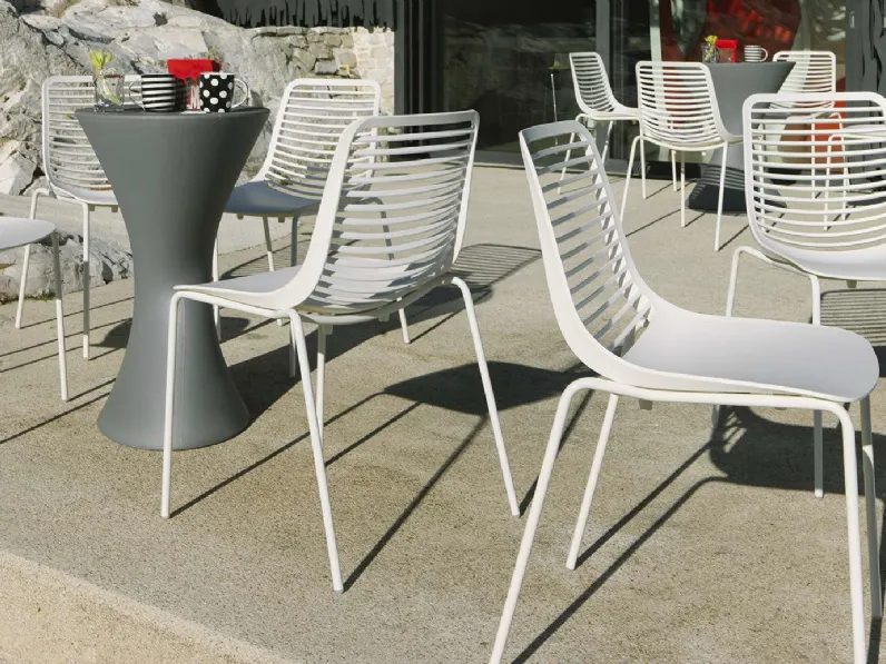 Sedia impilabile Mini Square con scocca in Nylon e gambe in acciaio di Casprini