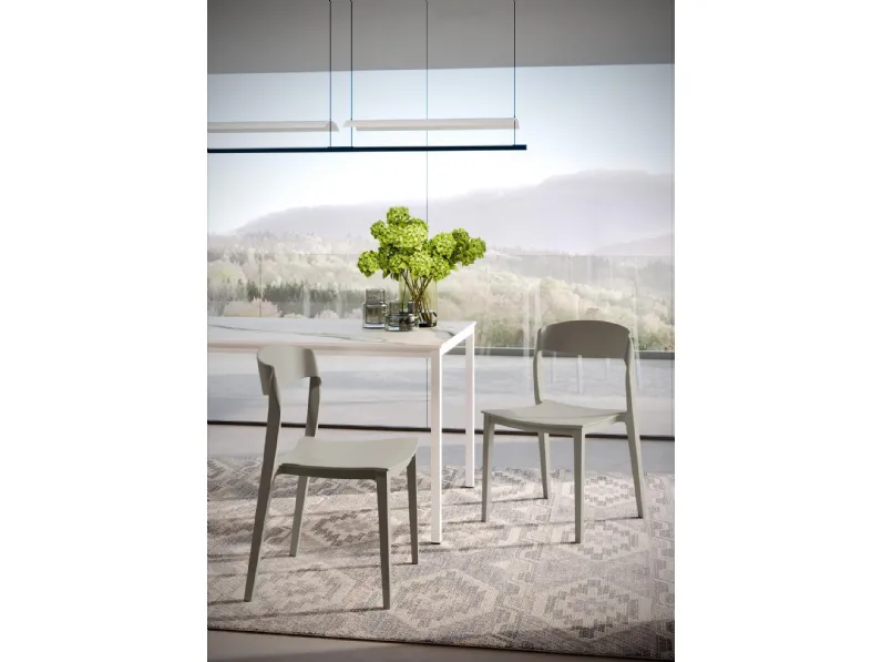 Sedia impilabile con struttura integrale in polipropilene Mira di Ingenia