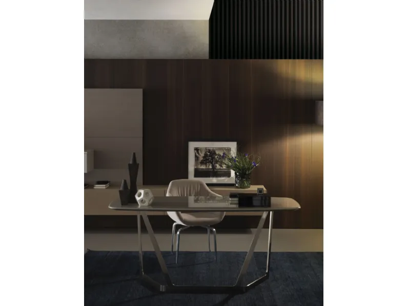 Sedia in pelle imbottita con base in metallo Naos di Misuraemme