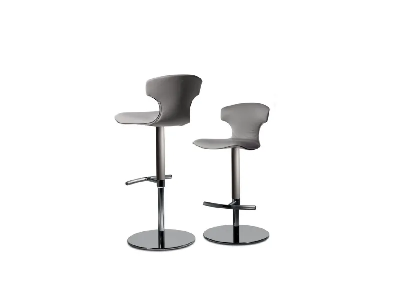 Sgabello Montera Mas in pelle con base girevole in metallo di Poltrona Frau