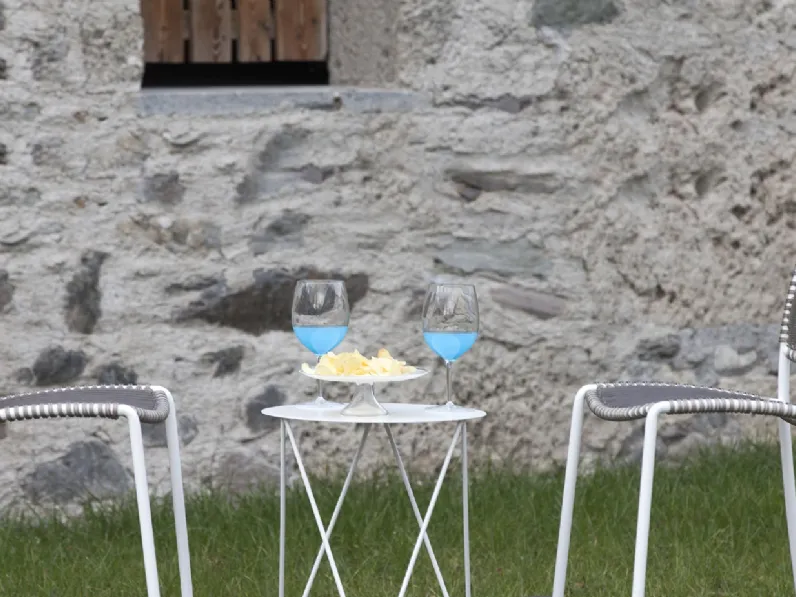 Sedia per esterno impilabile, struttura in metallo, sedile e schienale in spago sintetico Moon di Ambiance Italia