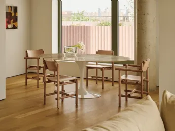 La sedia Muecké è stata creata dall’architetto svizzero Le Corbusier negli anni ’50 del secolo scors