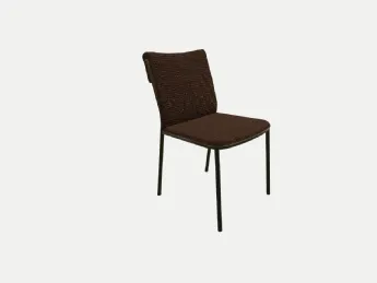 Sedia Naomi di Zamagna: design essenziale e comfort duraturo.