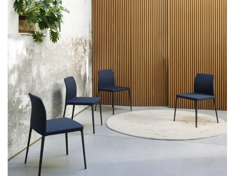 Sedia imbottita Nara di Desalto