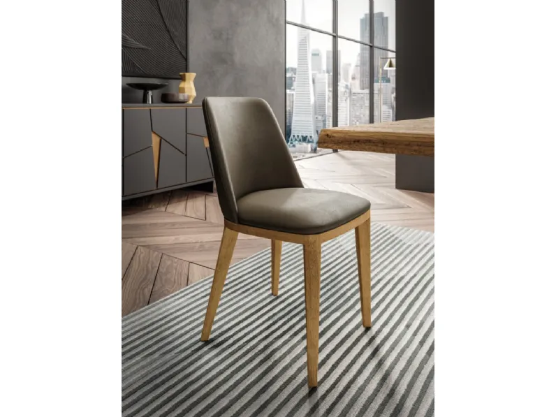 Sedia Nesty2 in pelle con gambe in legno di FGF Mobili