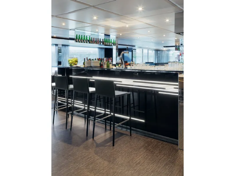 Sgabello in cuoio Norma Stool di Arper