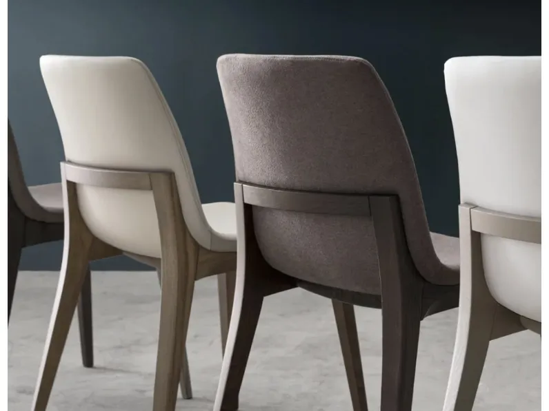 Sedia Opera in tessuto o ecopelle e frassino di Maronese