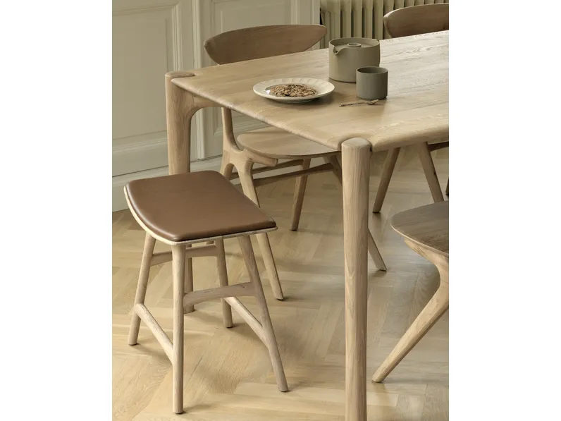 Sgabello imbottito Osso in pelle e rovere di Ethnicraft