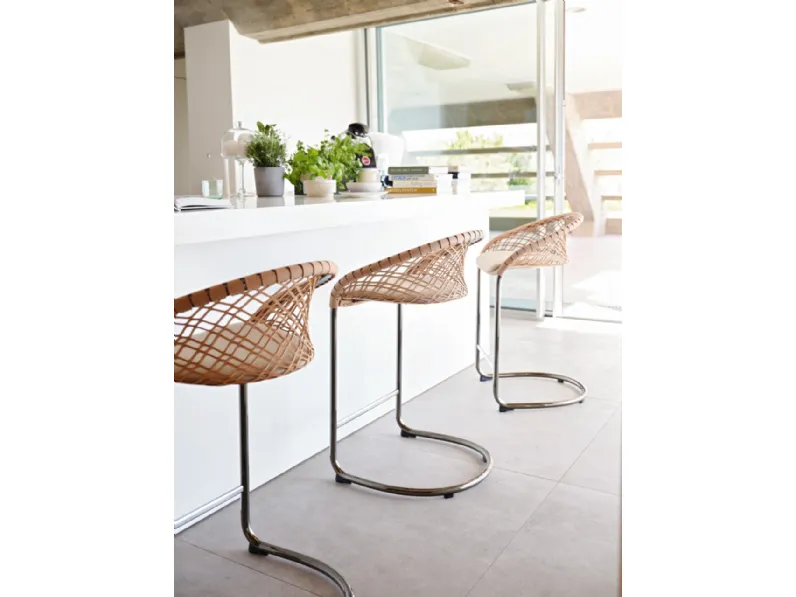 Sgabello in cuoio intrecciato P47 di Midj