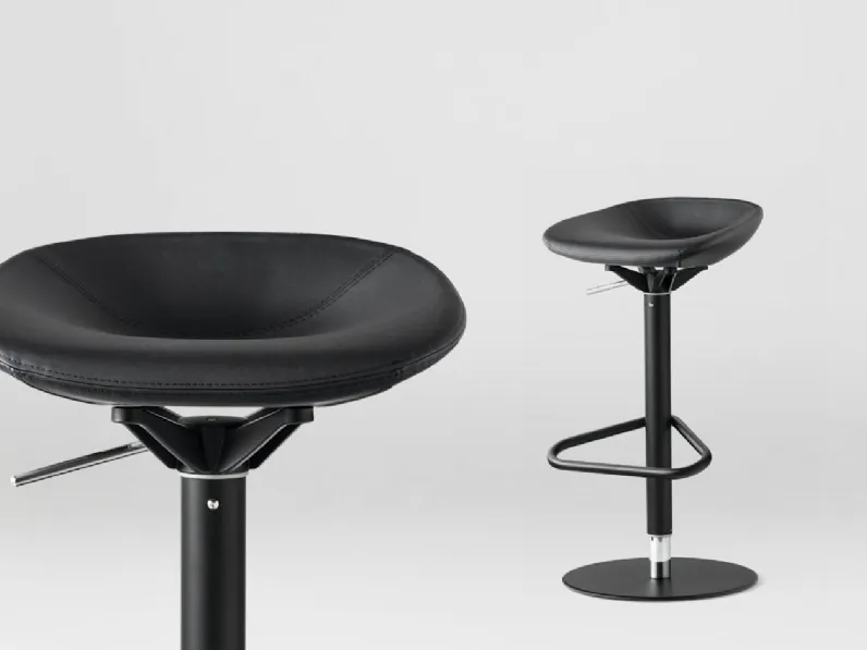 Sgabello regolabile in pelle Palm di Calligaris