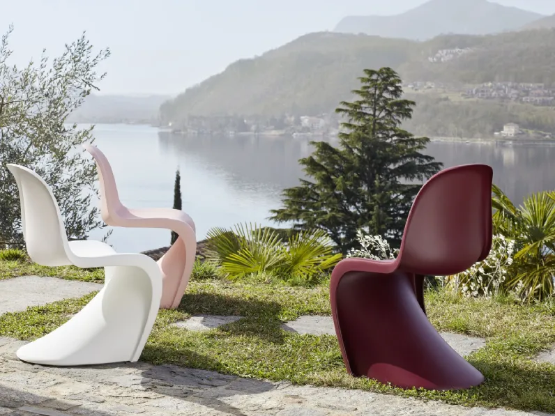 Sedia Panton Chair in polipropilene finitura laccato opaco di Vitra
