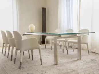 La sedia in pelle Ester di Pedrali unisce design e comfort.