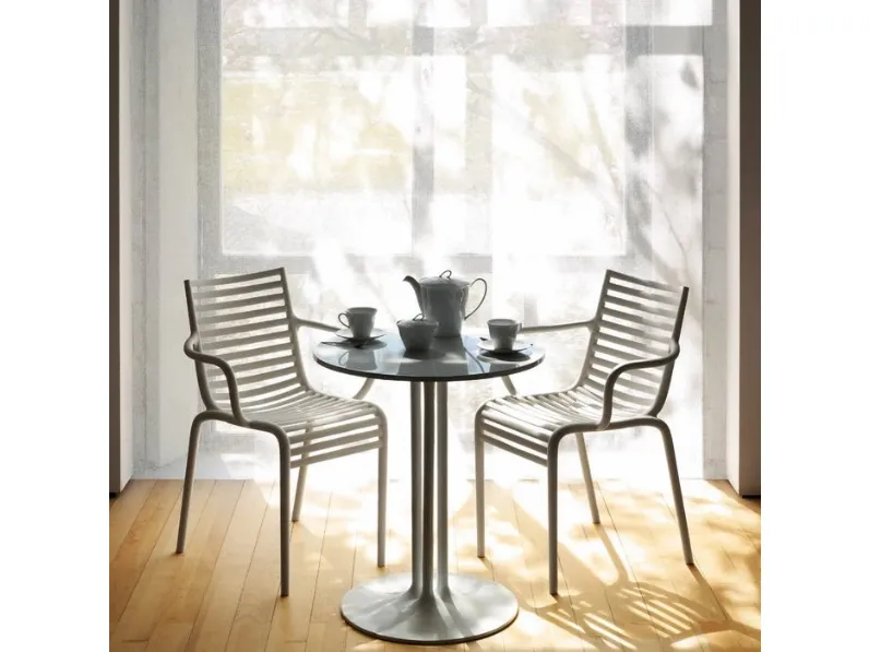 Sedia impilabile PIP-e in polipropilene di Driade