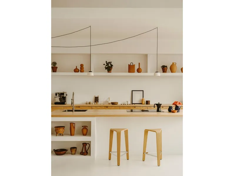 Sgabello in legno Ply Stool di Arper