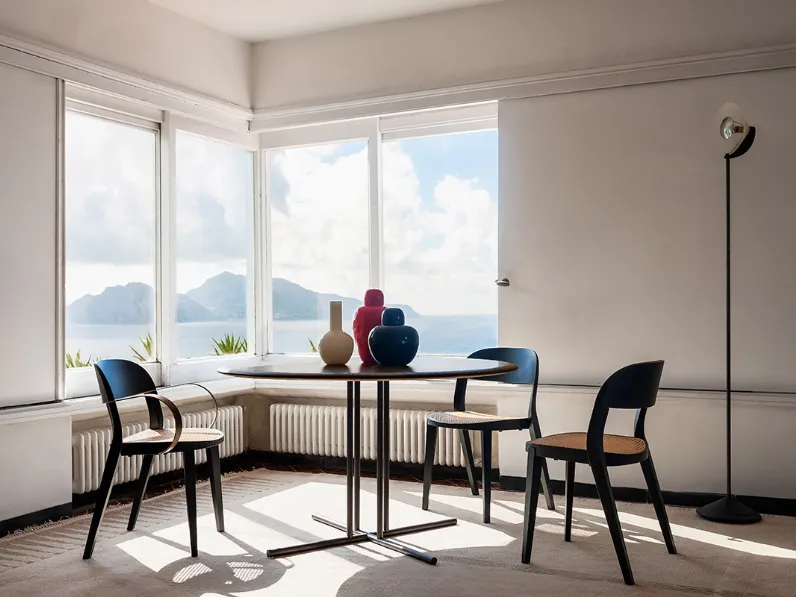 Sedia impilabile in legno laccato e seduta in paglia di Vienna Minima di Potocco