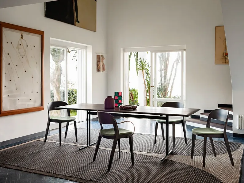 Sedia impilabile in legno laccato con seduta imbottita Minima di Potocco